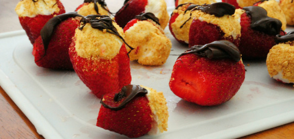 Valentines Day Recipe: Cheesecake-Stuffed Strawberries