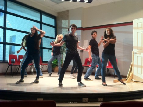 Improv group members junior Cat Cakmis, sophomore Hope Warner, senior Beau McGary, senior Veo Kennedy, sophomore Siete White perform in the school cafeteria on Thursday Sept. 26. 