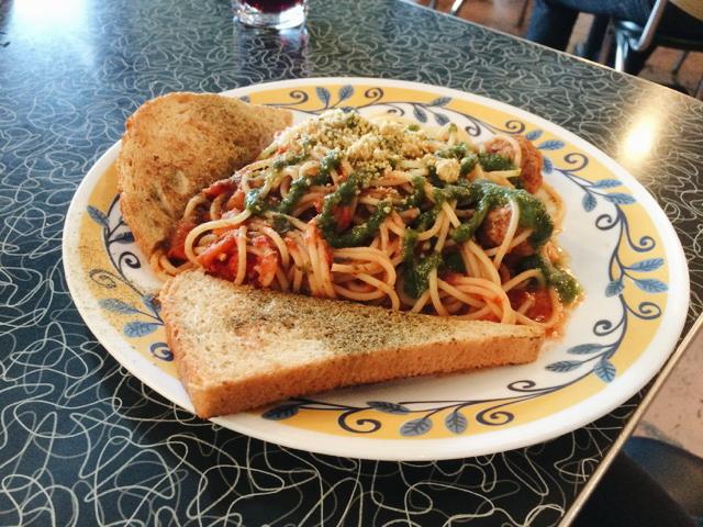 The Sketti and Meatballs was made with homemade marinara sauce, meatballs and topped with cashew Parmesan  and pesto and side of garlic toast. 
