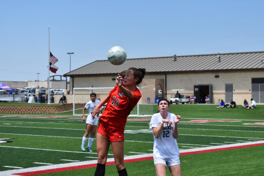 Girls varsity soccer defeats Cinco Ranch, advances to state championship