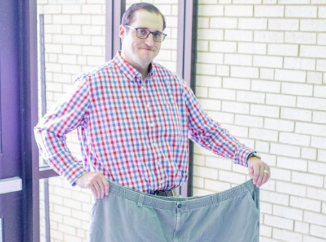 Corey faced near fatal complications after his surgery in 2012, but he doesn’t regret it. Before, he used to wear size 5XL clothes, but the procedure allowed him to lose enough weight to wear XL. 