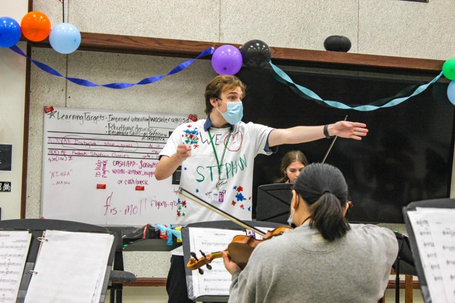 Substitute Stephan Gomez leads his orchestra students through a piece in preparation for their fall concert.