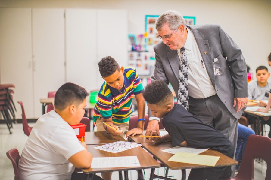 Rogers meets with Huffines Middle School students on the first day of the 2017-18 school year.